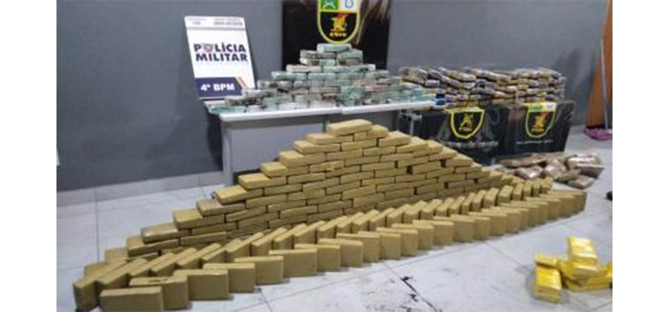 Polícia Civil e PRF prendem suspeito com 17 tabletes de pasta base em ônibus