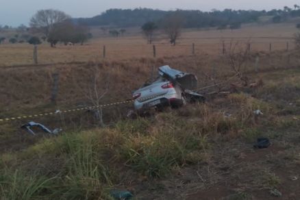 Motorista perde controle, bate em arvore e dois morrem