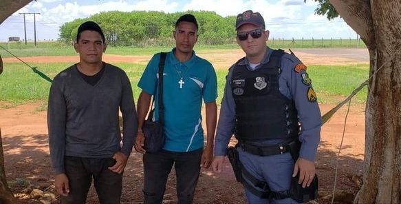 Policiais Militares ajudam venezuelanos que estavam passando fome