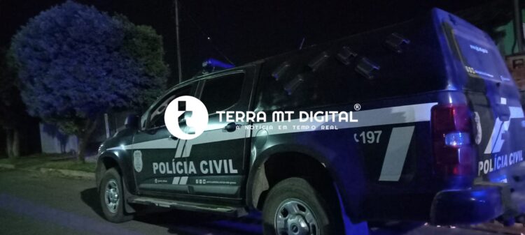 Homens arrombam porta de casa e matam homem com diversas passagens