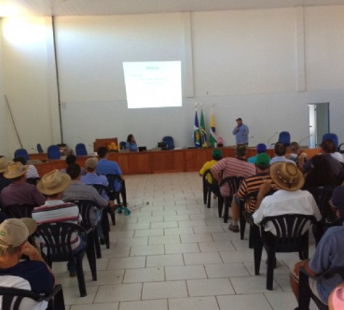 Melhoramento genético de gado de corte e leiteiro é apresentado a pecuaristas em Itanhangá