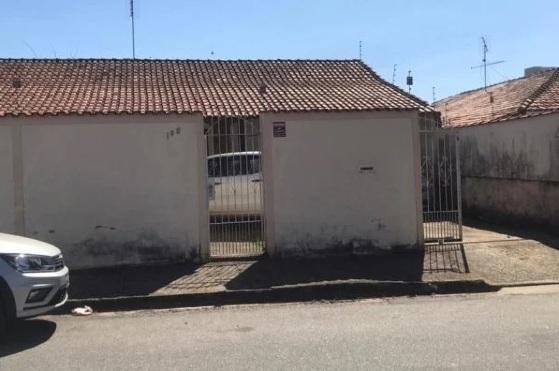 Corpo de psicóloga é encontrado em porta-malas de carro na casa dela