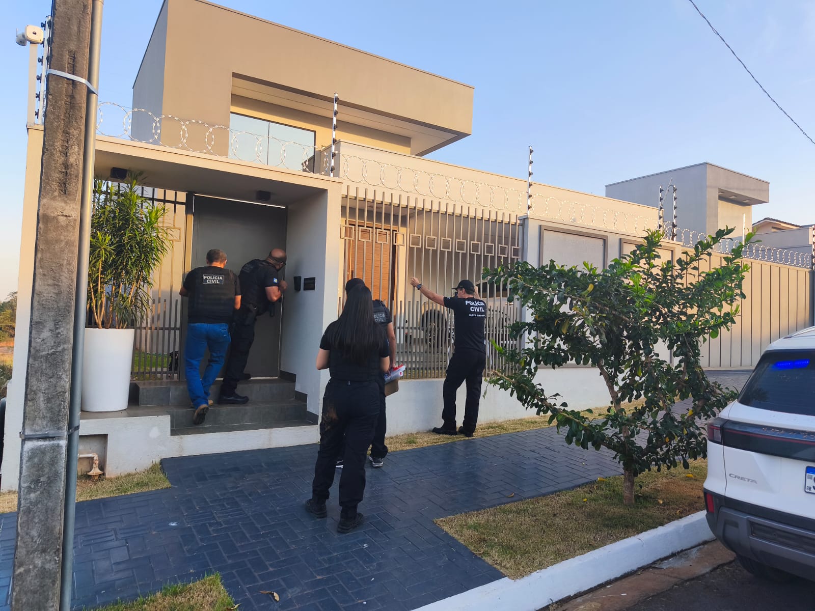 Polícia Civil deflagra operação contra grupo suspeito de desviar veículos e movimentar R$ 50 milhões