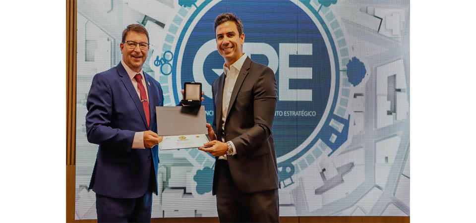 Governo sanciona leis que criam programa para melhorar índices de desempenho e prêmio para estudantes destaque