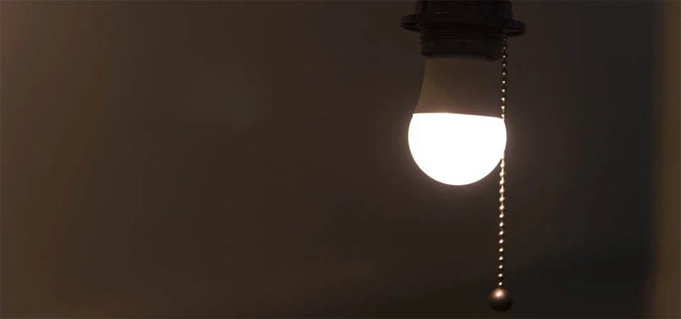 Bandeira amarela na conta de luz já está valendo; veja como economizar