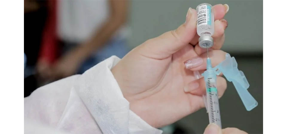 Ministério não recomenda mais AstraZeneca e Janssen para jovens