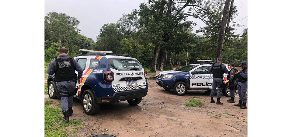 Bandidos cavam cova e enterram “traficante” sequestrado em clube de festa