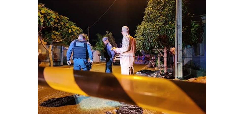 Jovem de 18 anos é morto a facadas dentro de casa