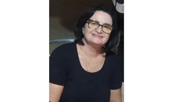 Técnica de enfermagem morre após ser prensada por caminhonete