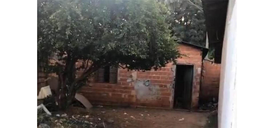 Moradores encontram corpo de homem morto em residência