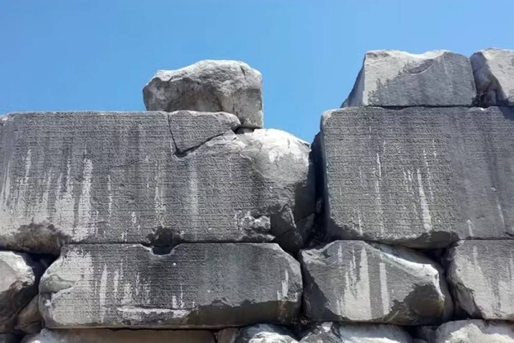 Pedras de 1,5 mil anos denunciam caso de corrupção no Império Romano