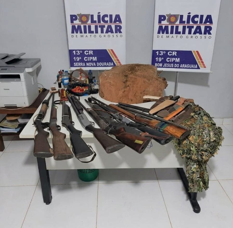 Polícia Militar apreende oito armas de fogo, munições e prende dois homens por porte ilegal