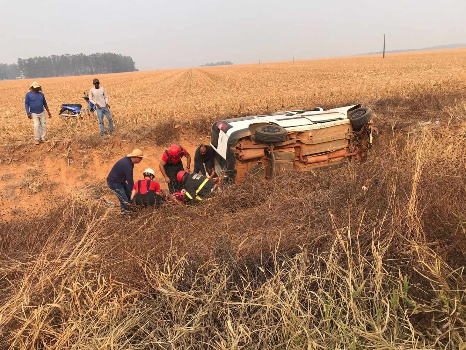 Homem sofre acidente de carro e fica sete horas preso às ferragens